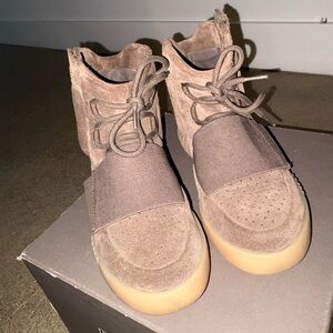 Unisex Yeezy BOOST 750- Light Brown